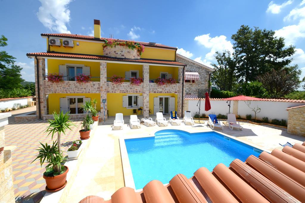 Apartments Villa Mimi Visnjan Exterior photo