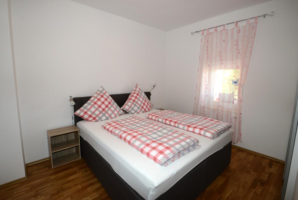 Apartments Villa Mimi Visnjan Room photo