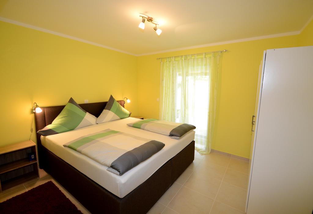 Apartments Villa Mimi Visnjan Room photo